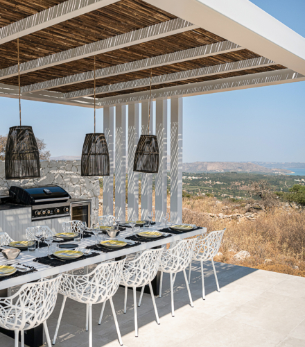 Luxury Family Villa In Crete