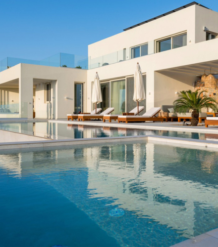 Pool And Luxury Villa Crete